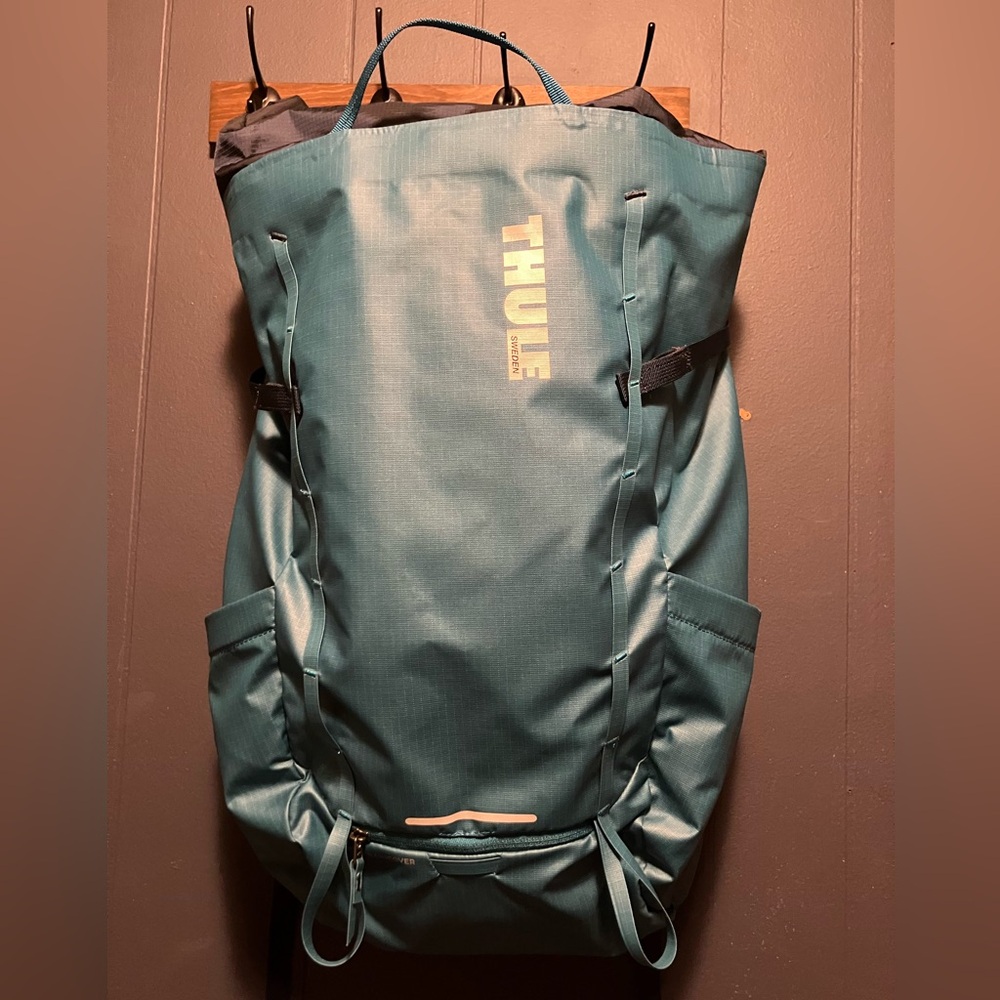 SOLD Thule Stir 35L Women’s backpack.